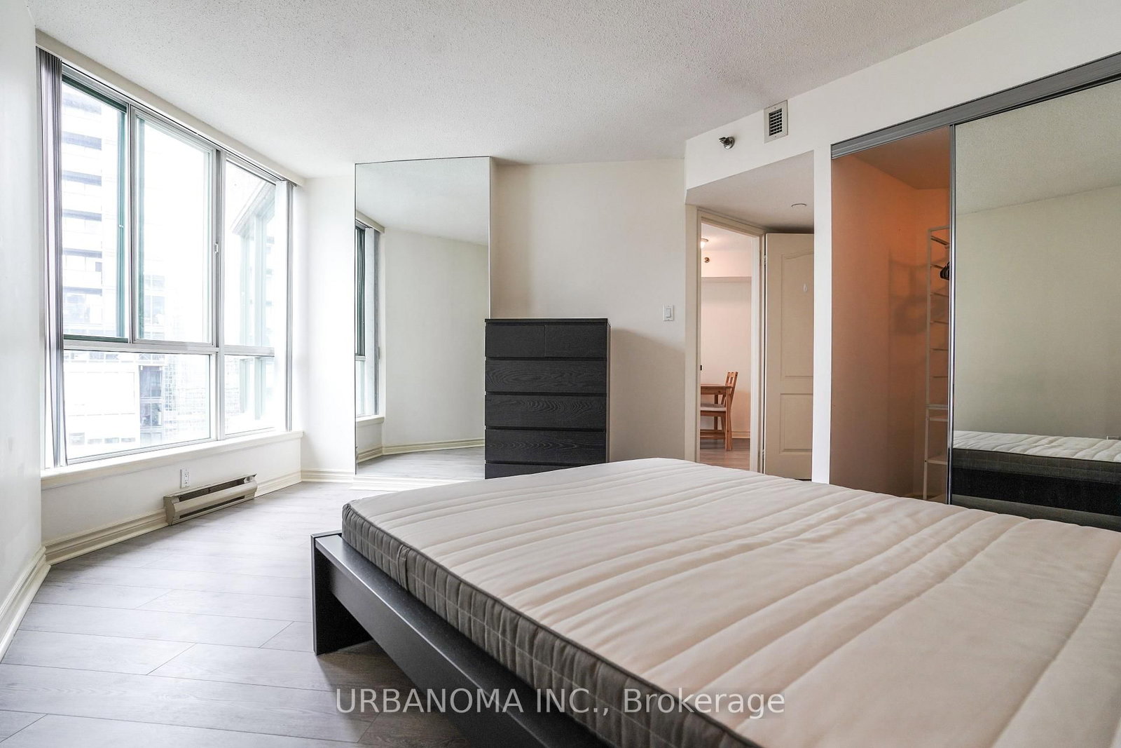 38 Elm Toronto,ON M5G 2K5 — Photo 17