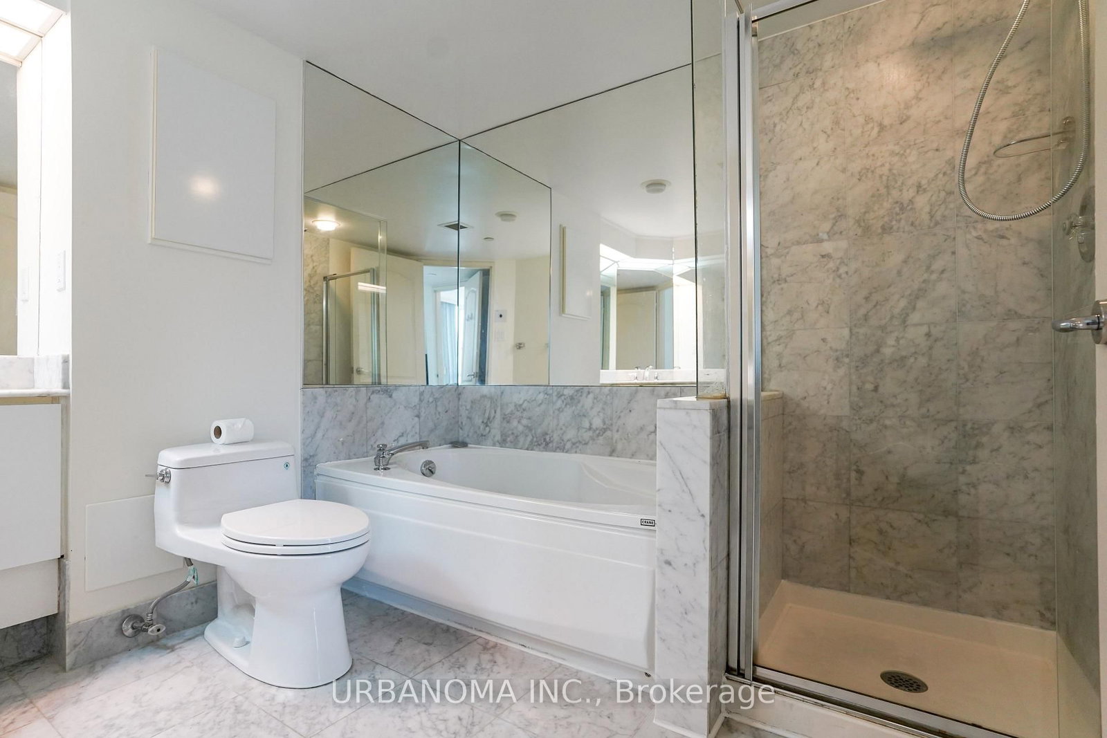 38 Elm Toronto,ON M5G 2K5 — Photo 21
