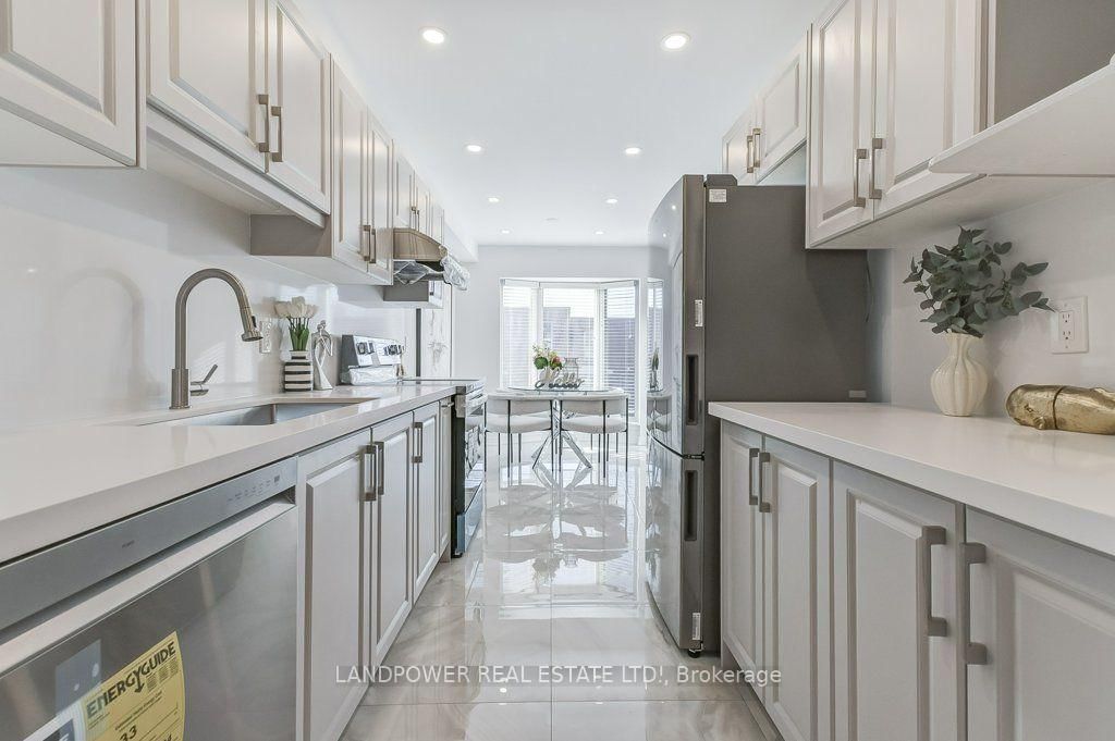 10 Brassbell Mill Way • Toronto, ON photo 11