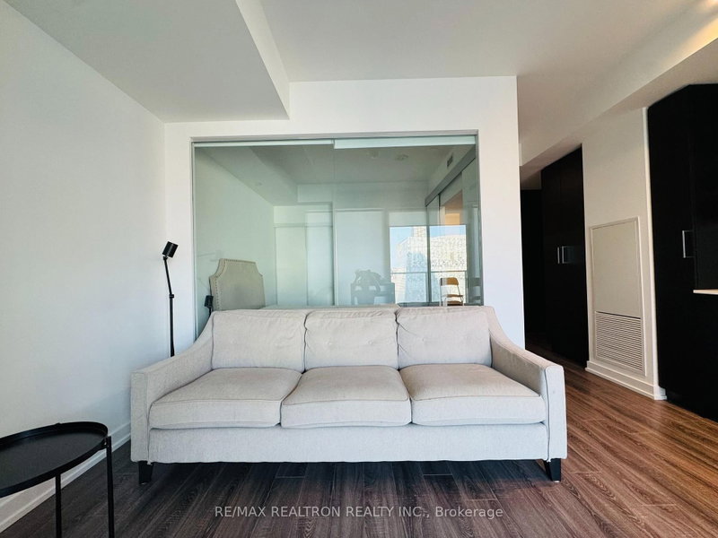 1018 - 20 Edward St Street