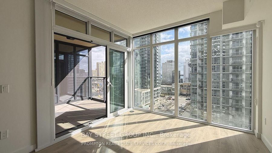 1 Concord Cityplace Way • #912 • Toronto, ON photo 17