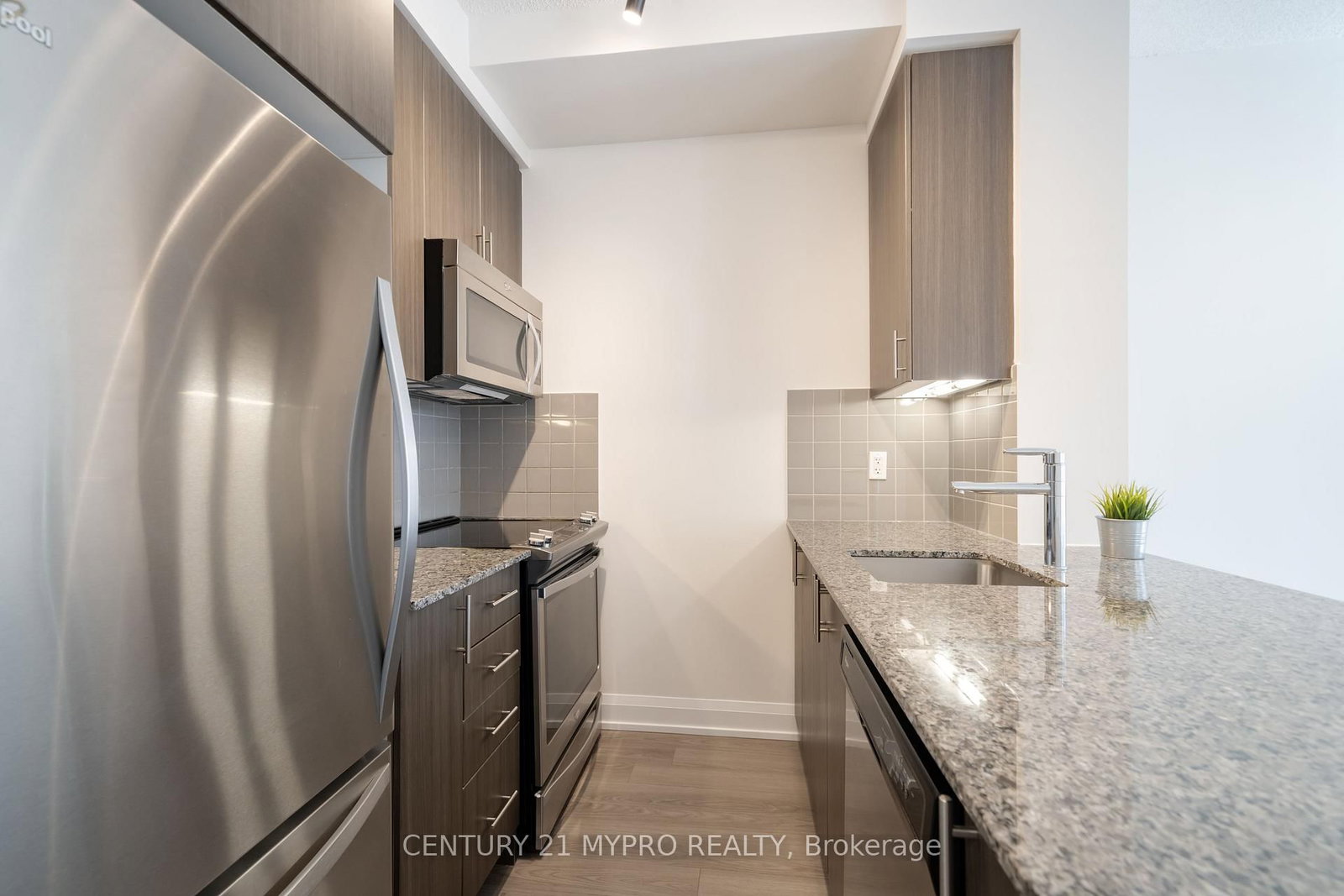 18 Graydon Hall Drive • #212 • Toronto, ON photo 8