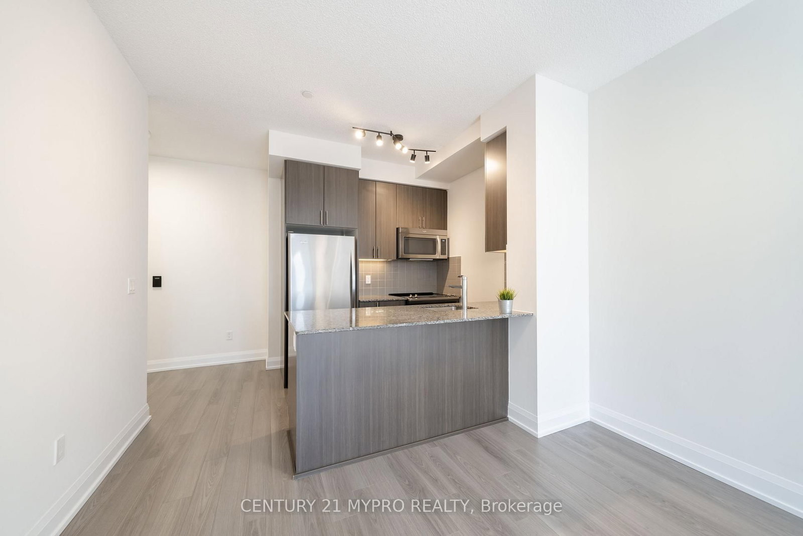 18 Graydon Hall Drive • #212 • Toronto, ON photo 9