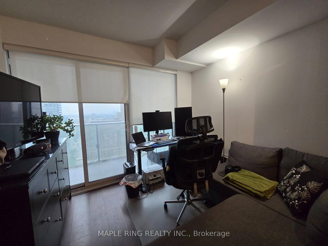 2213 - 501 Yonge Street