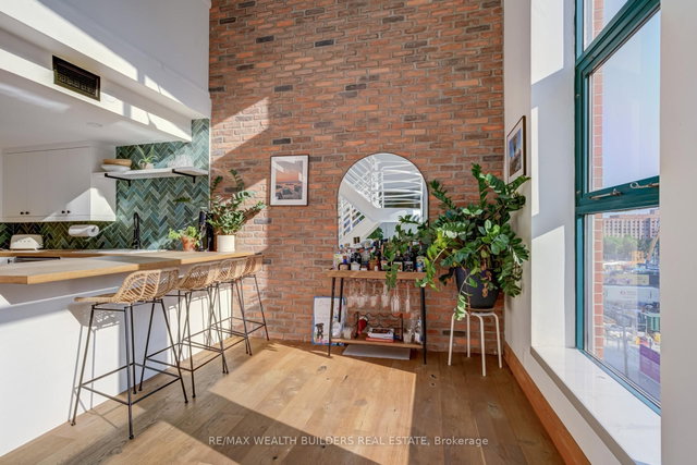 403 - 393 King Street E