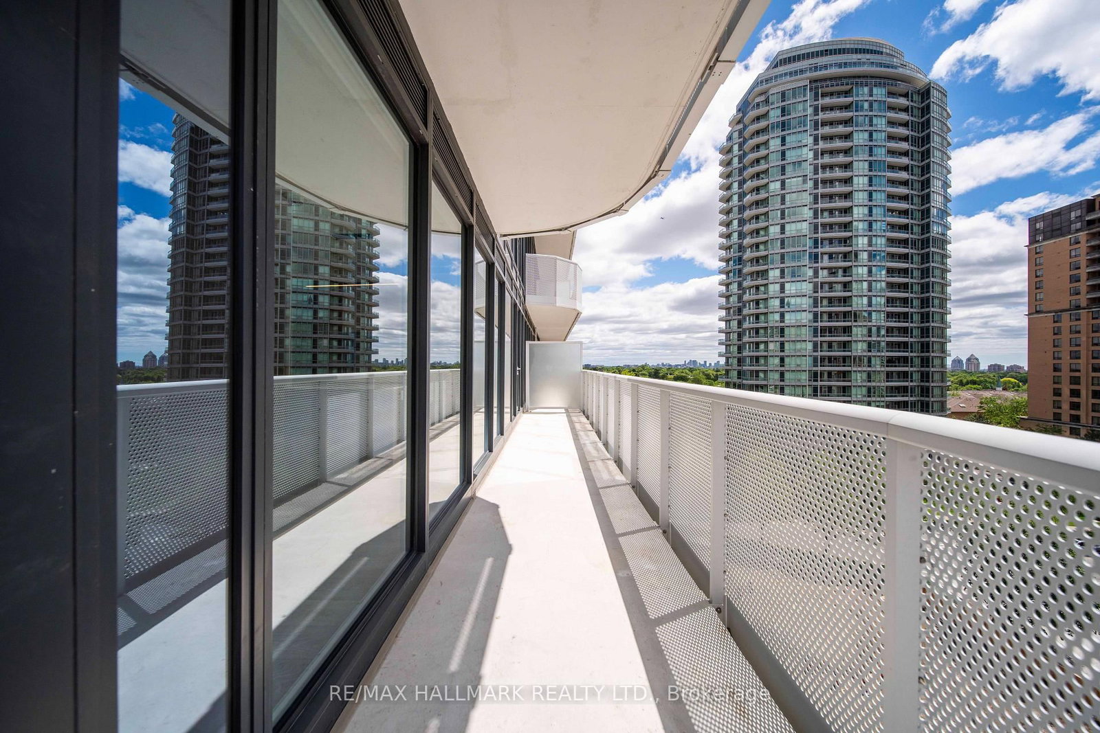 15 Holmes Avenue • #702 • Toronto, ON photo 27