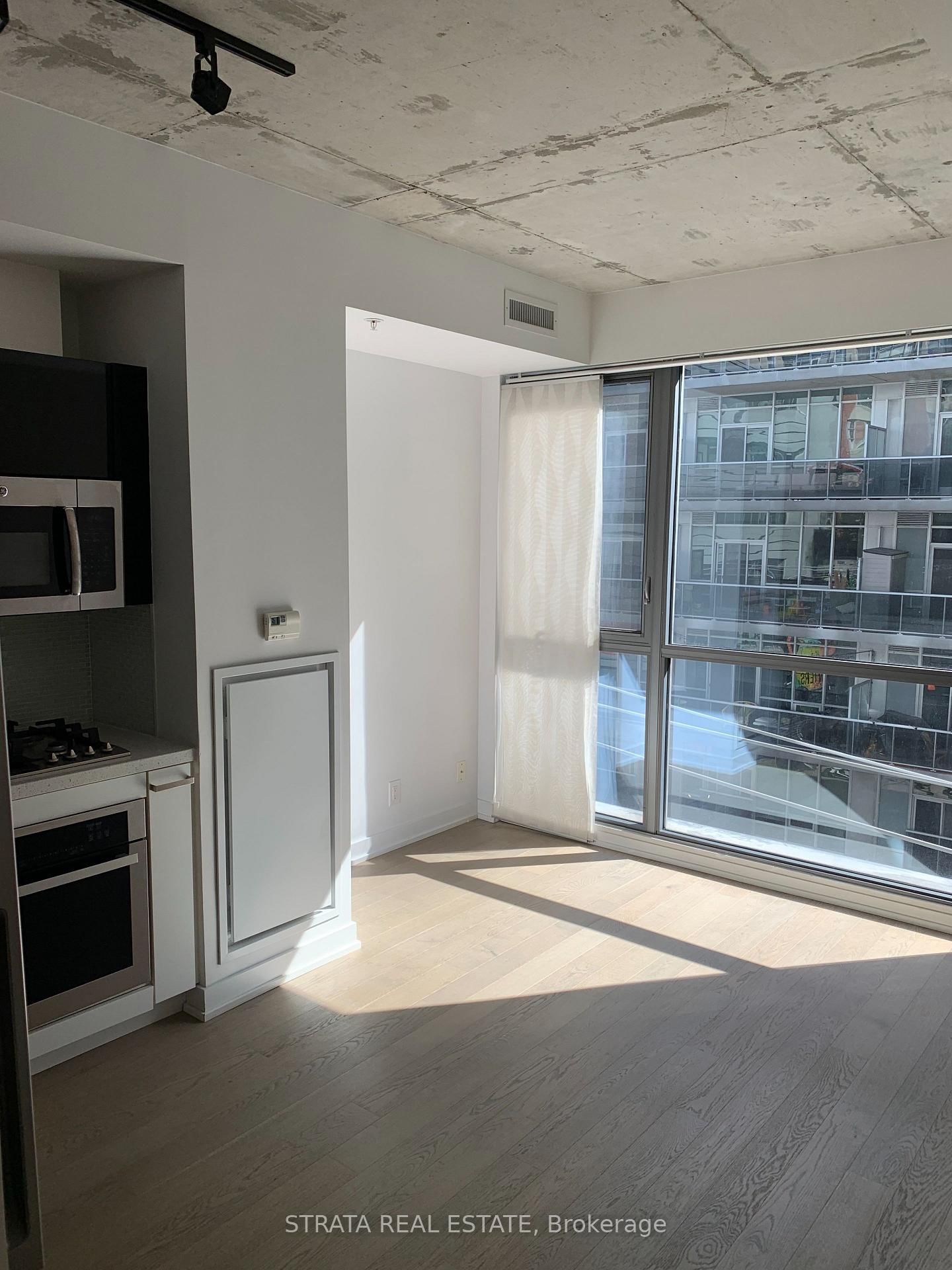411-39 Brant Street, Toronto, ON, photo 2