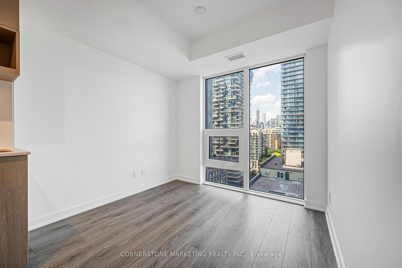 1717 - 100 Queen Street E