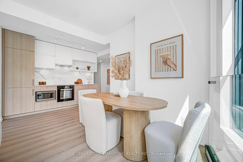 100 Queen St E photo 4