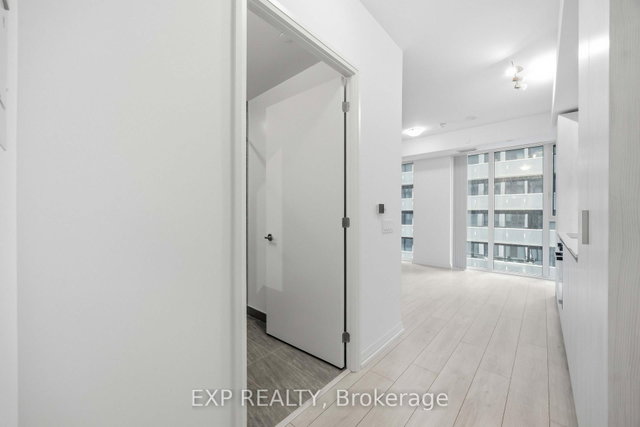 1601 - 400 King Street W