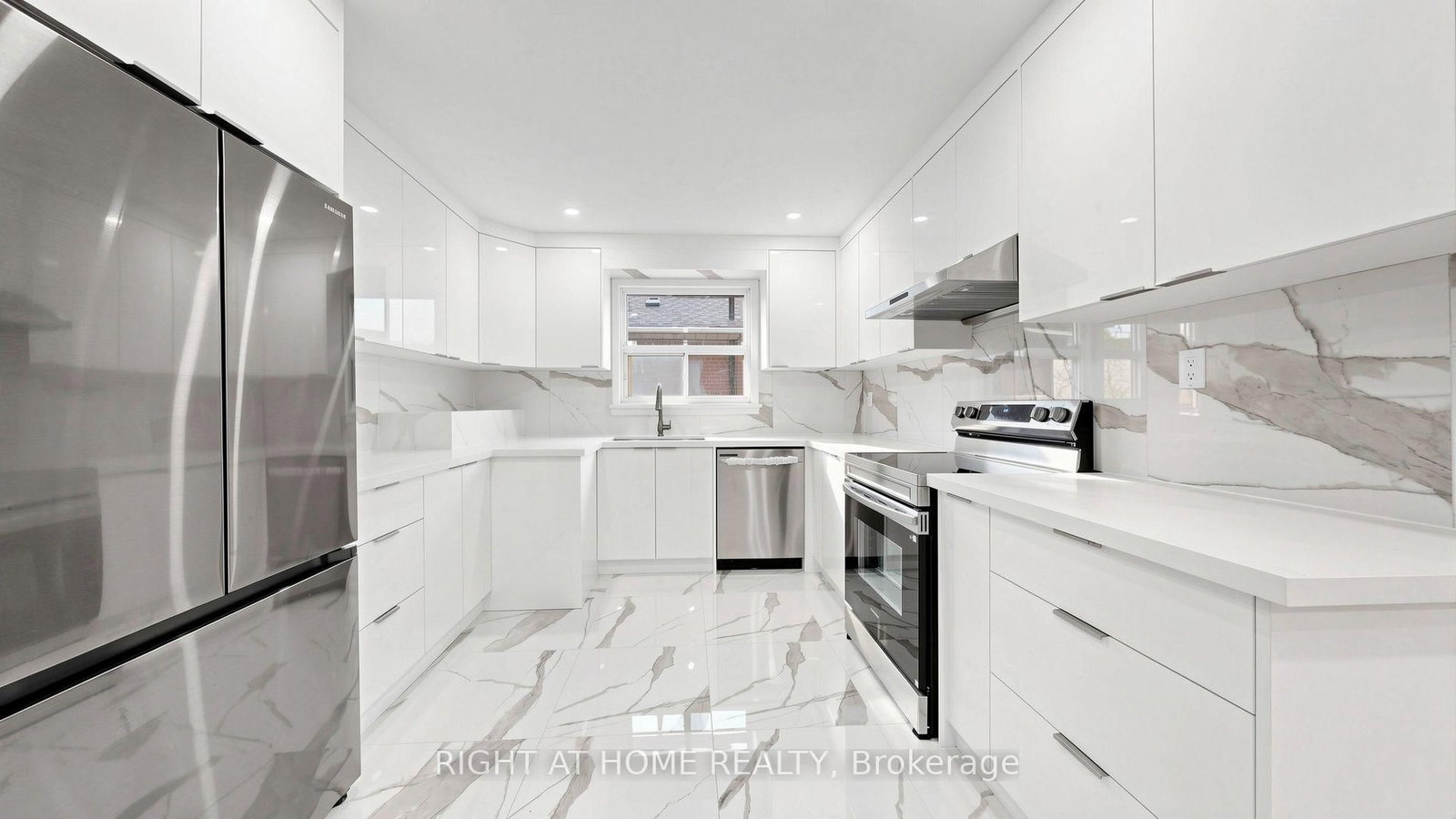 76 Fenside Drive • Toronto, ON photo 10