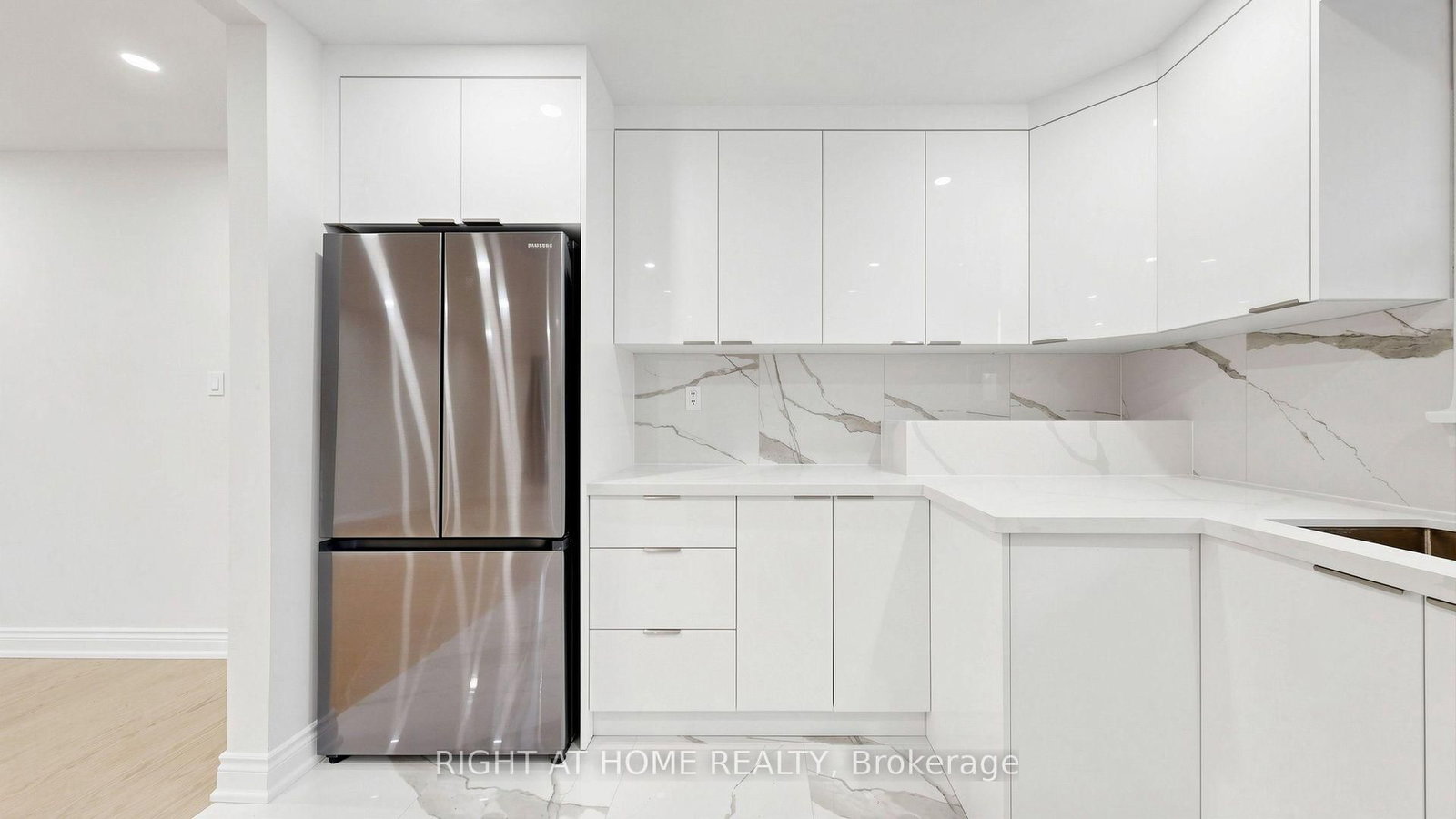 76 Fenside Drive • Toronto, ON photo 12