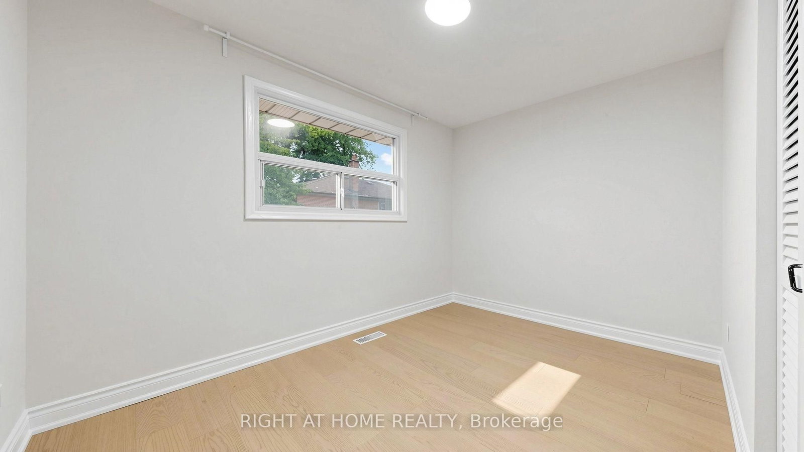 76 Fenside Drive • Toronto, ON photo 16