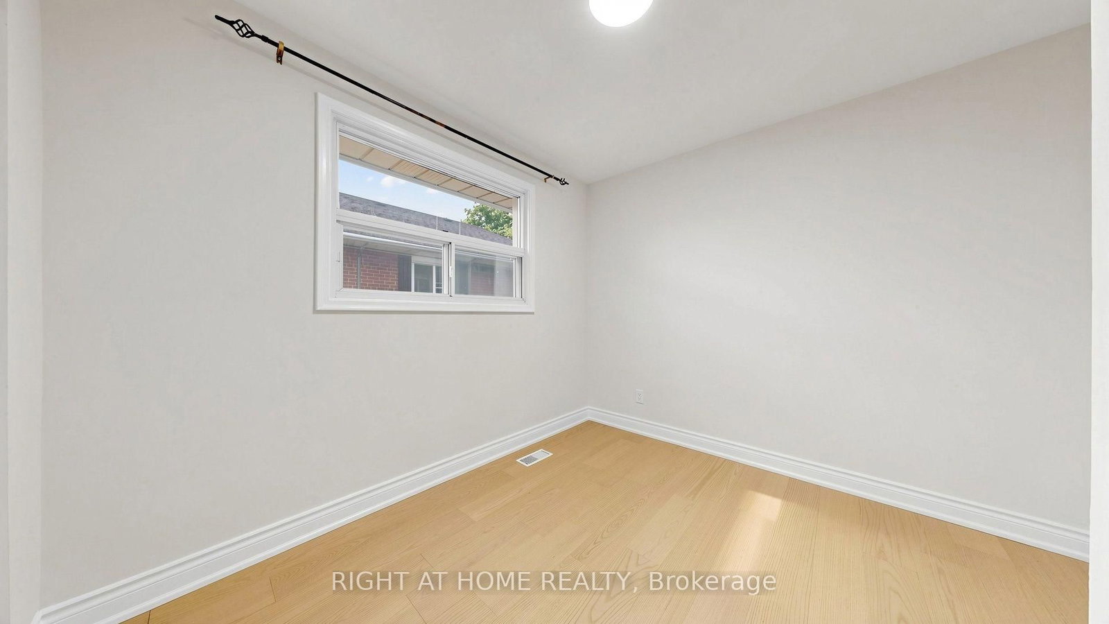 76 Fenside Drive • Toronto, ON photo 19