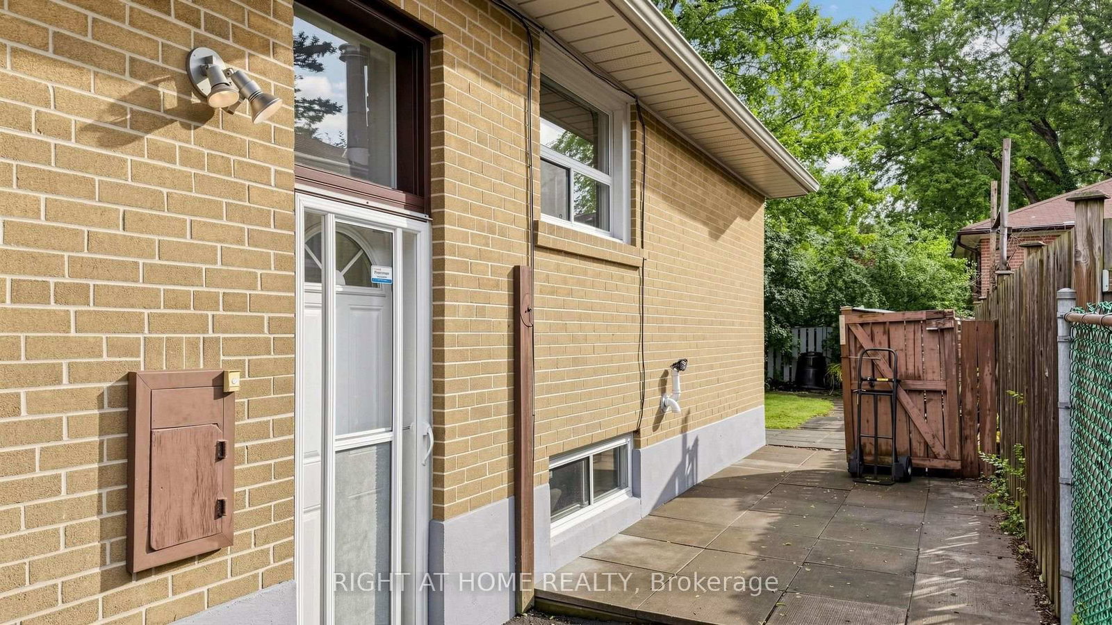 76 Fenside Drive • Toronto, ON photo 38