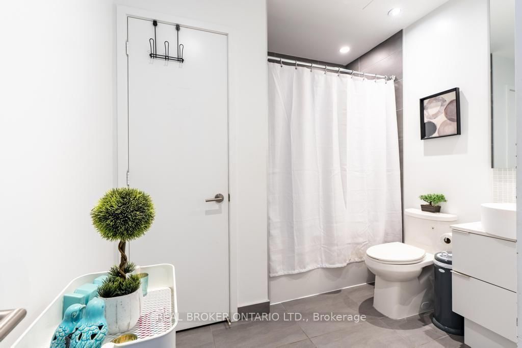 185 Roehampton Avenue S • #1601 • Toronto, ON photo 19