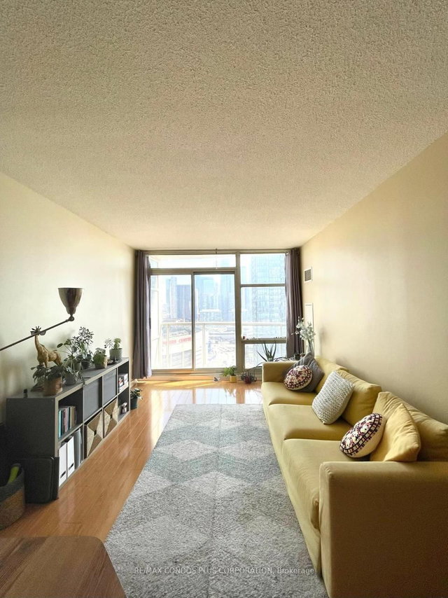 2608 - 35 Mariner Terrace
