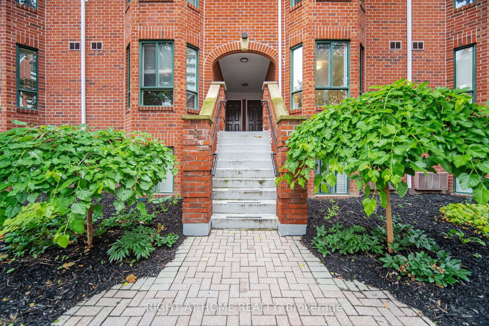 801 King Street #TH 8A - Condo Townhouse in Niagara