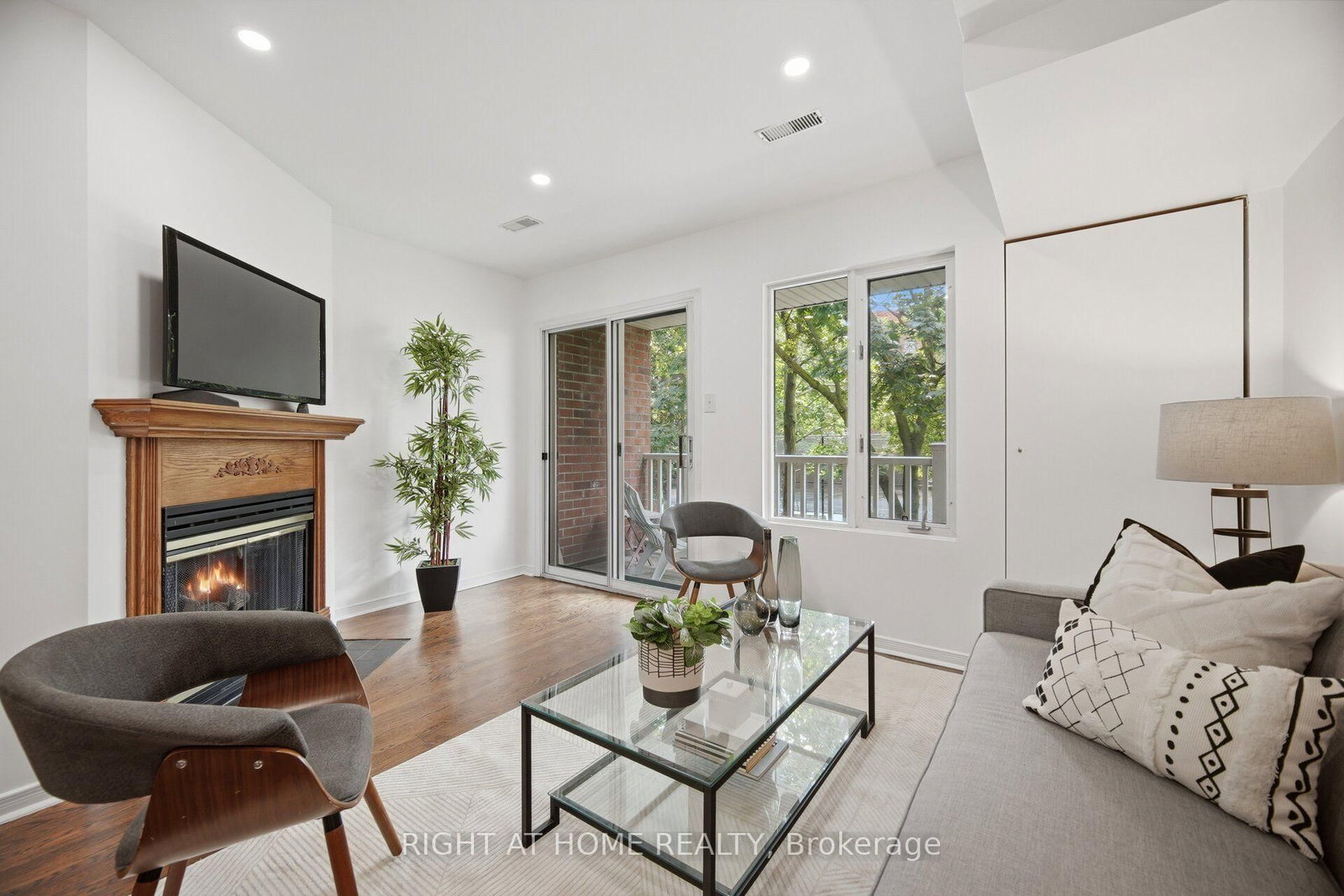 801 W King Street • #TH 8A • Toronto, ON photo 11