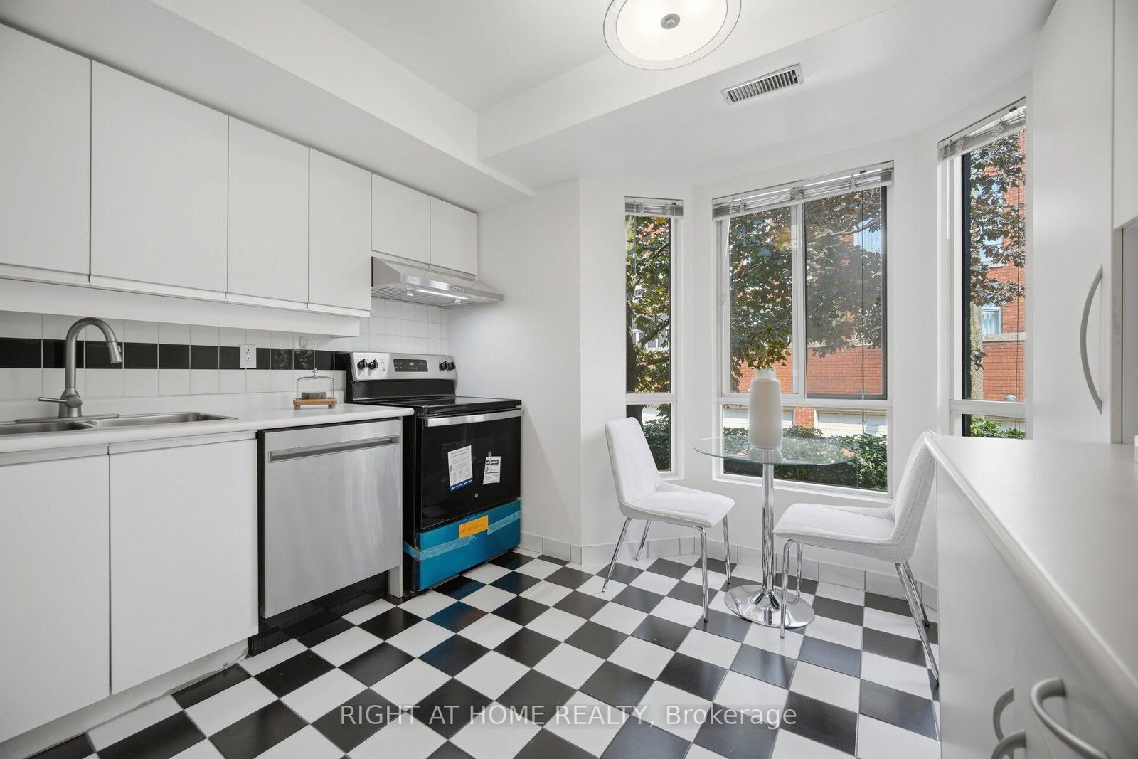 801 W King Street • #TH 8A • Toronto, ON photo 4