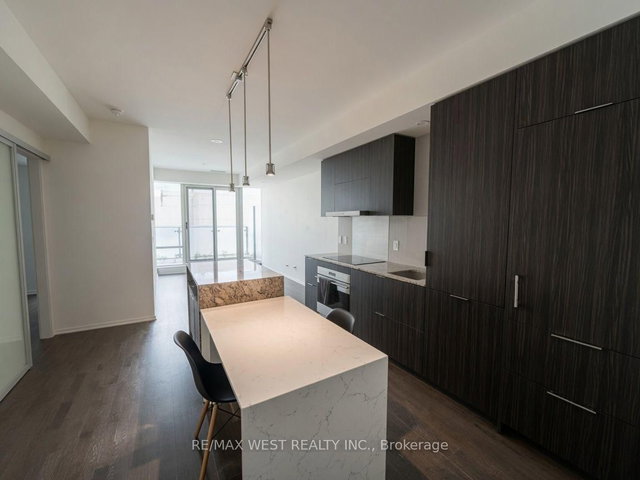 524 - 1 Bloor Street E