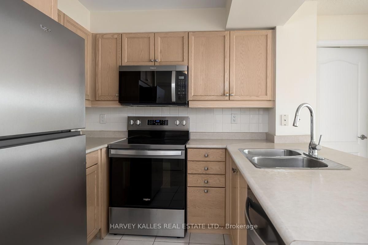 205 W The Donway • #503 • Toronto, ON photo 6