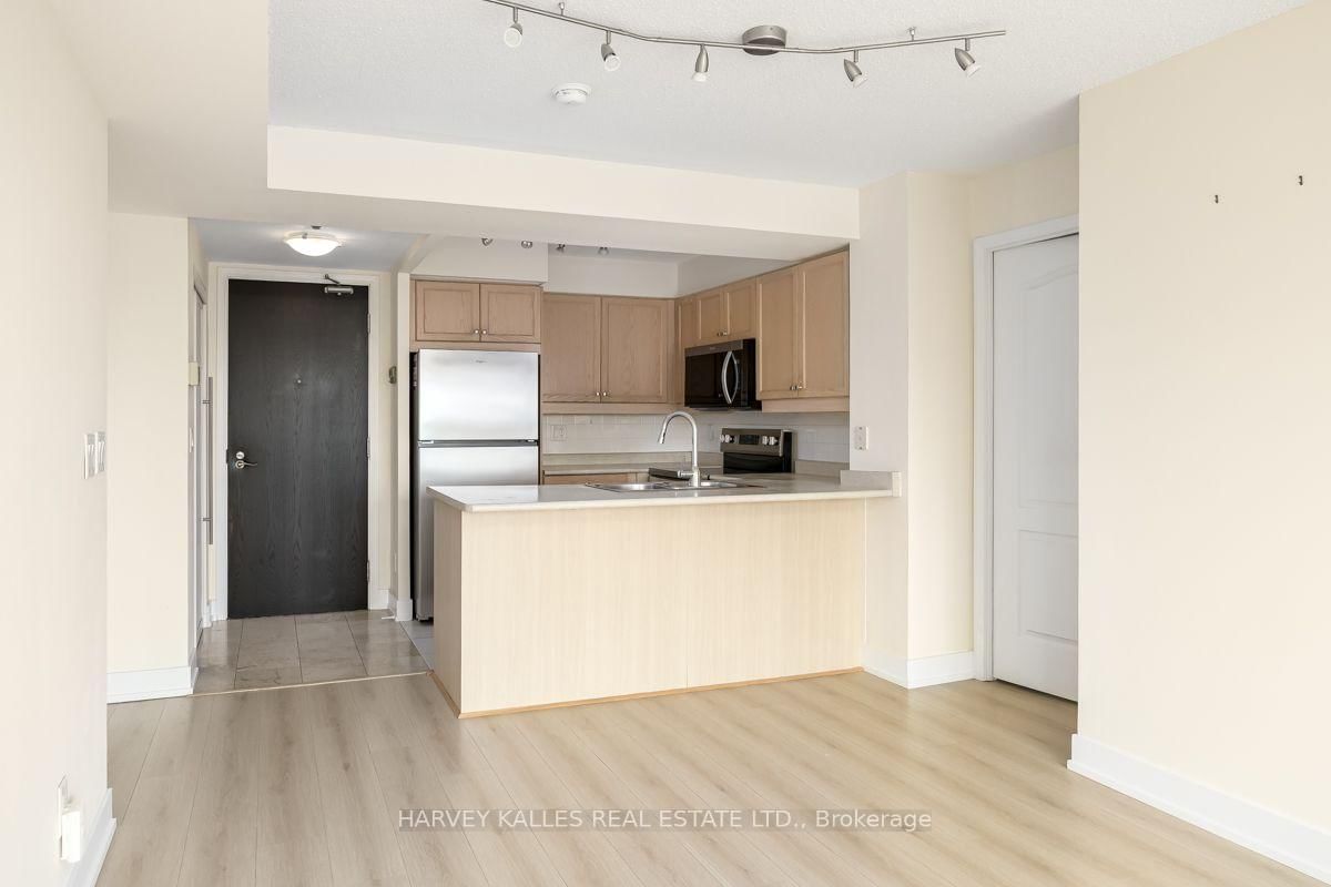205 W The Donway • #503 • Toronto, ON photo 8