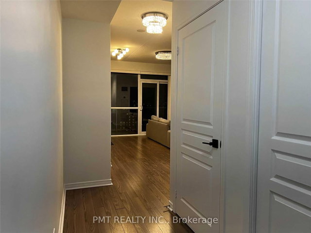 2014 - 352 Front Street W