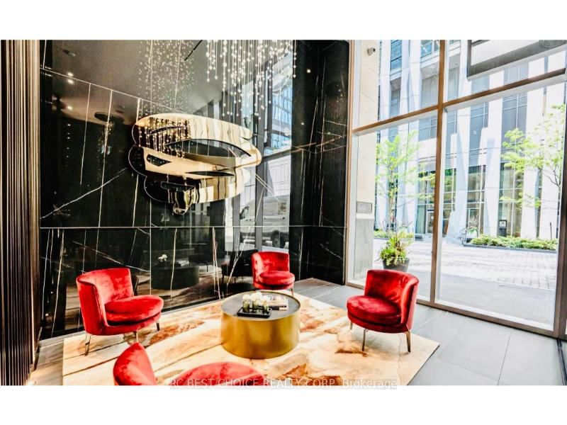 5301-11 Yorkville Avenue, Toronto, ON, photo 3