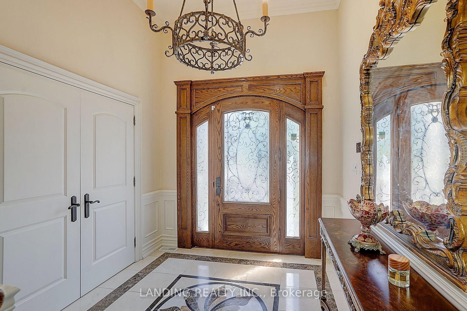 24 Abbotsford Road • Toronto, ON photo 3