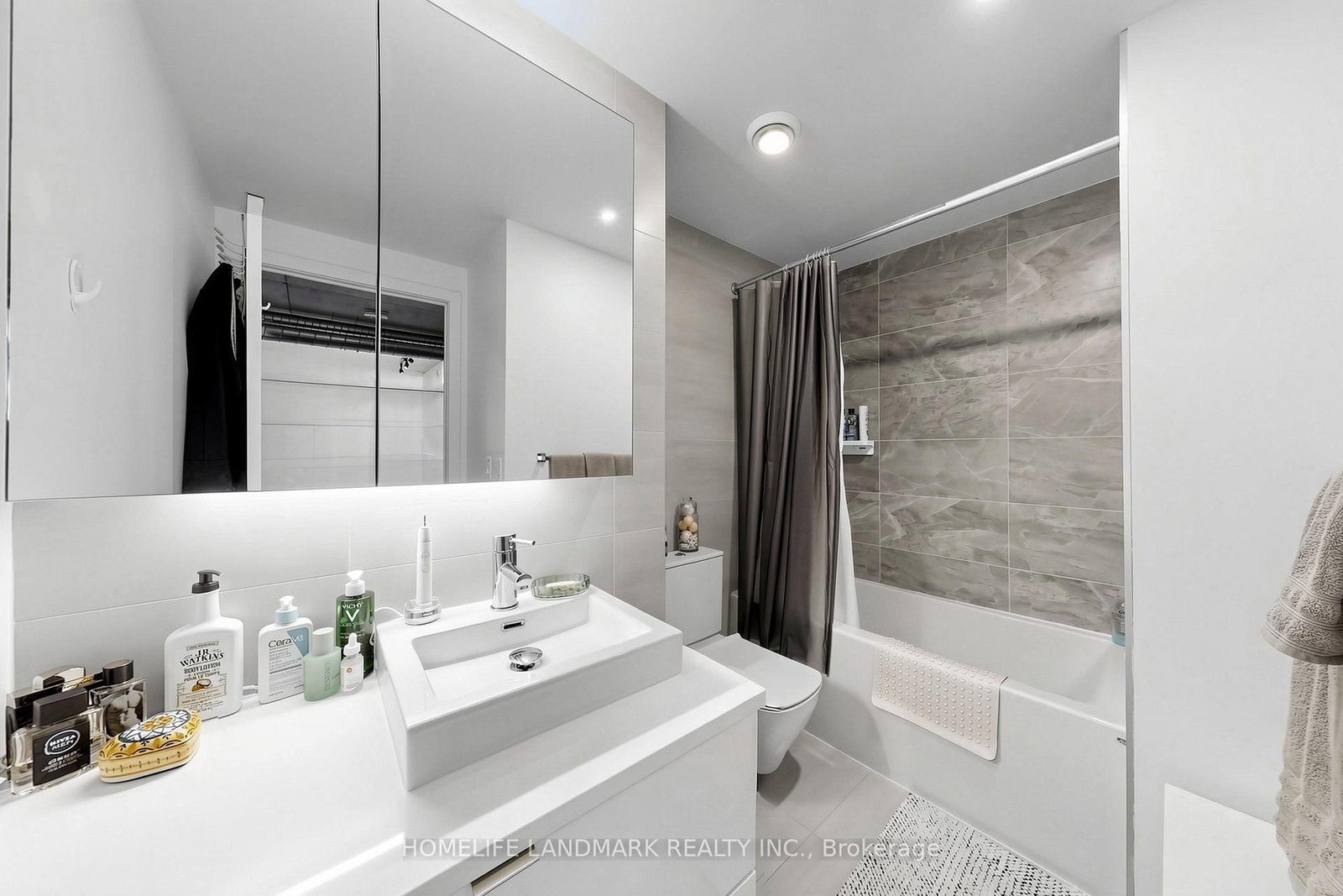 21 Lawren Harris Square • #801 • Toronto, ON photo 19