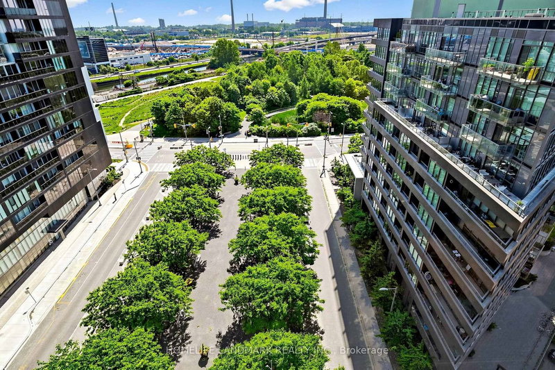 21 Lawren Harris Toronto,ON M5A 0T4 — Photo 38