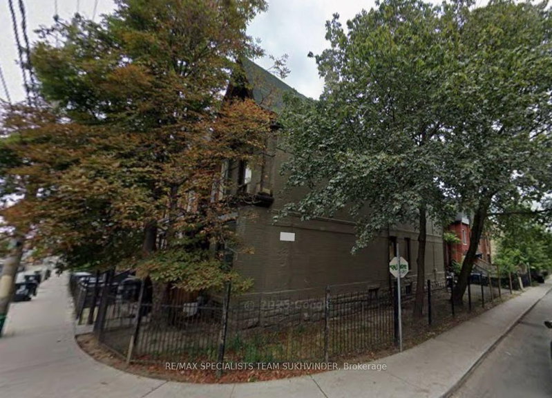 147 Gerrard Street E