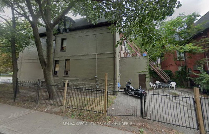 147 Gerrard Street E
