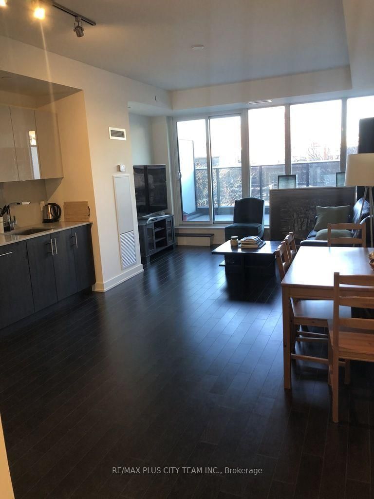 311 - 330 Richmond Street W