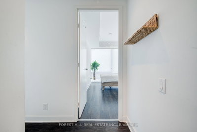 Unit 4708 — 15 Grenville Street — more photos
