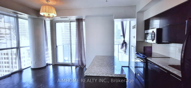 1708 - 126 Simcoe Street