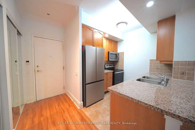 212 - 10 Northtown Way