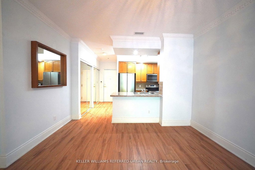 212 - 10 Northtown Way 4