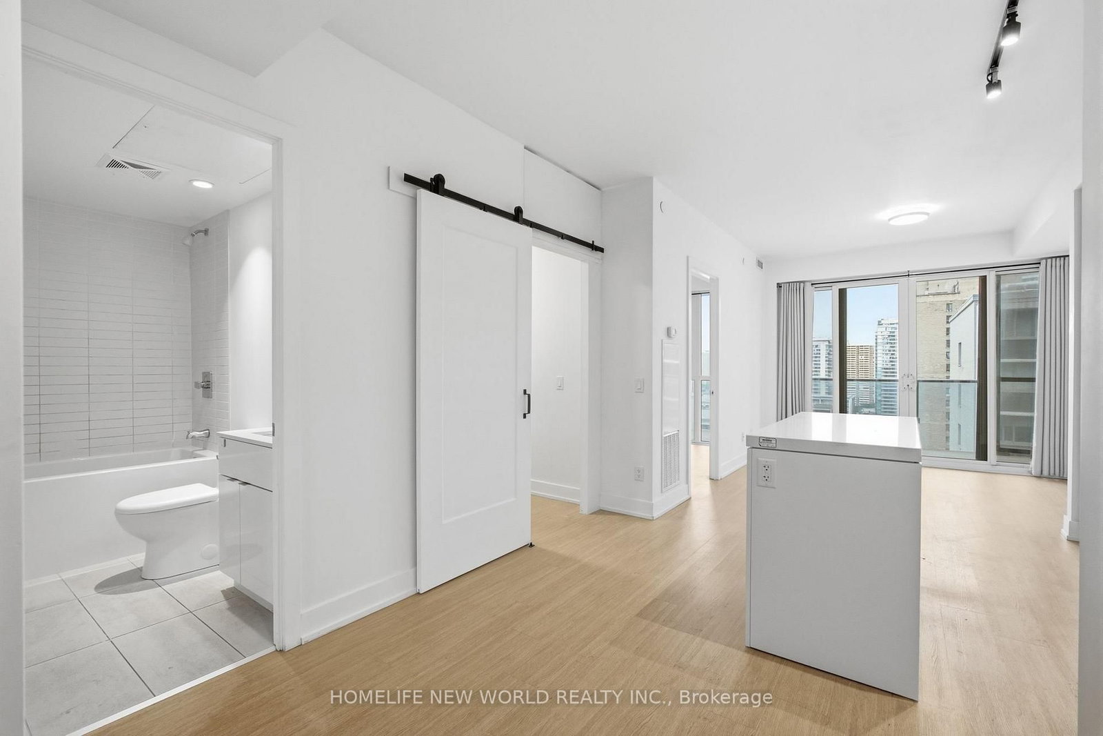 2106-7 Grenville Street, Toronto, ON, photo 3