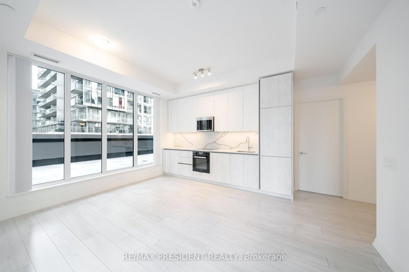 808 - 400 King Street W