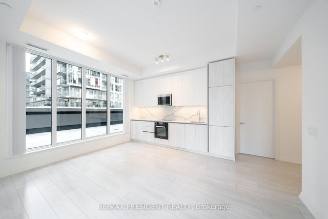 808 - 400 King Street W