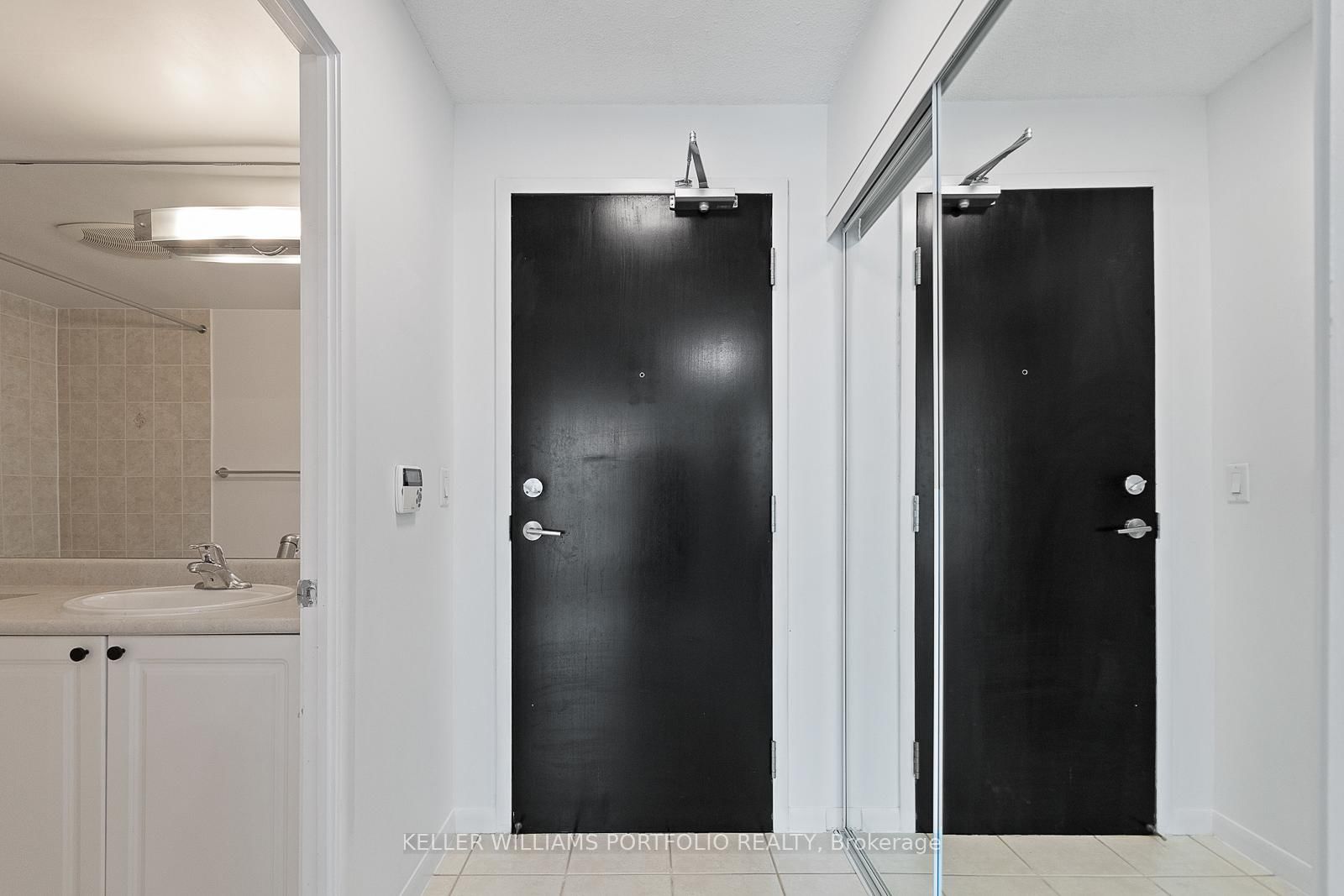 1504-18 Yonge Street, Toronto, ON, photo 4