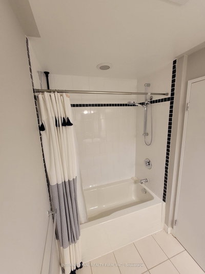 Unit 3202 — 33 Sheppard Avenue E — photo 5