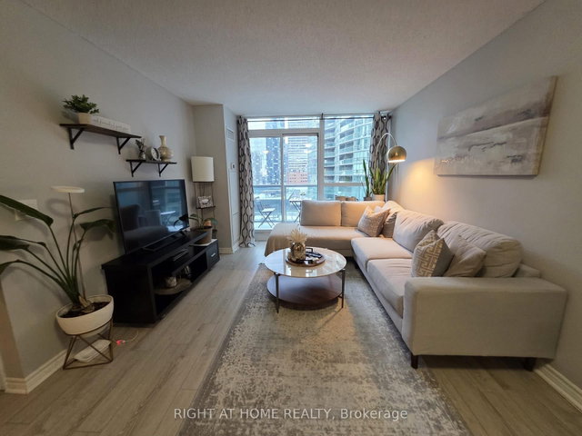 1223 - 25 Lower Simcoe Street