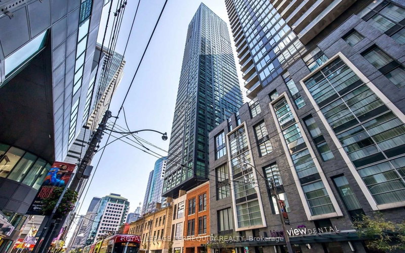 4004 - 327 King Street W