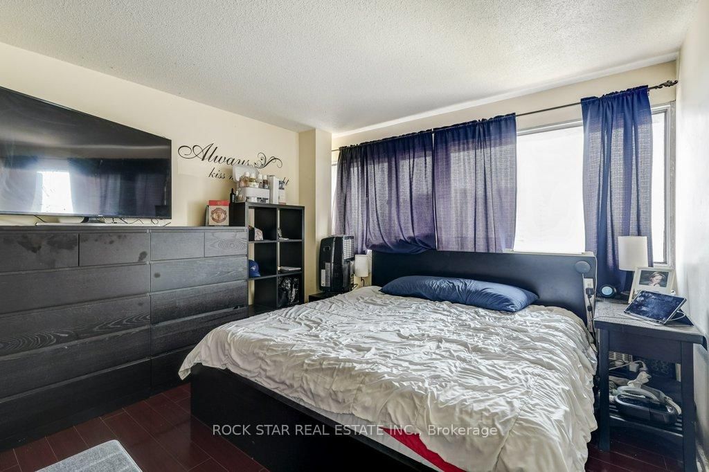 10 Sunny Glenway • #1711 • Toronto, ON photo 18