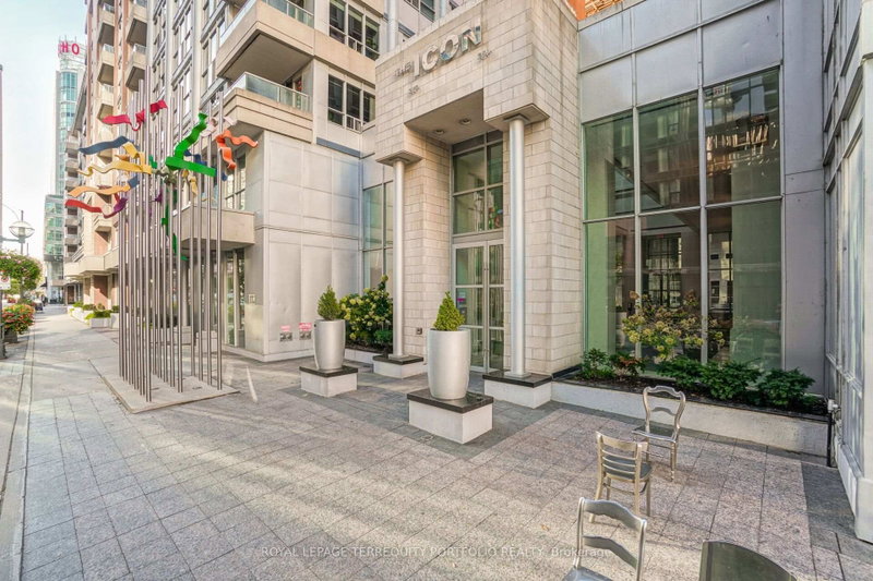 635 - 250 Wellington Street W