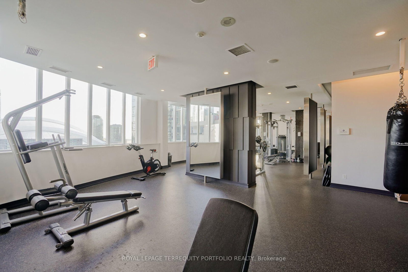 250 W Wellington Street • #635 • Toronto, ON photo 33