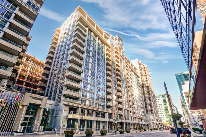 635 - 250 Wellington Street W